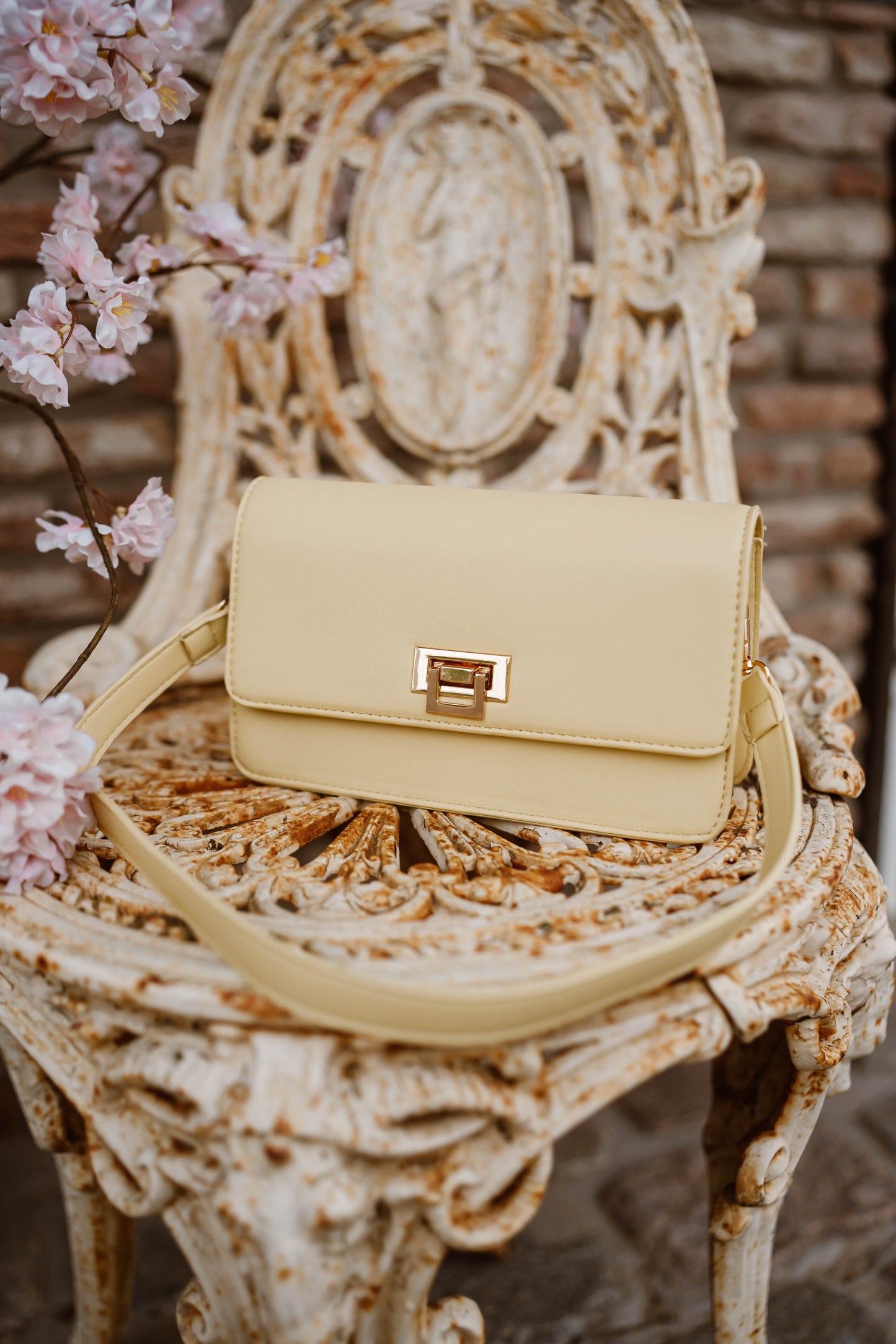 Tas Joy geel